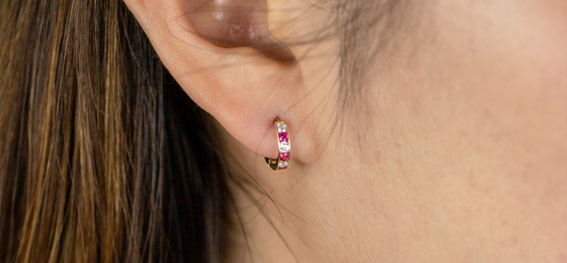 diamond earrings buying guide - huggie earrings