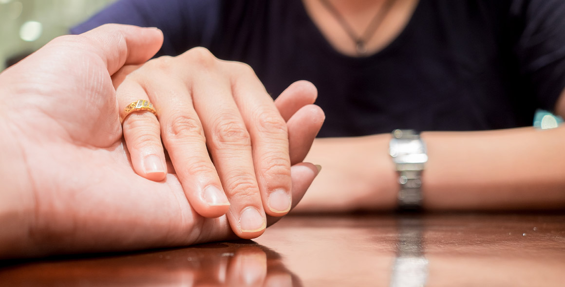 how to wear diamond rings on the little finger